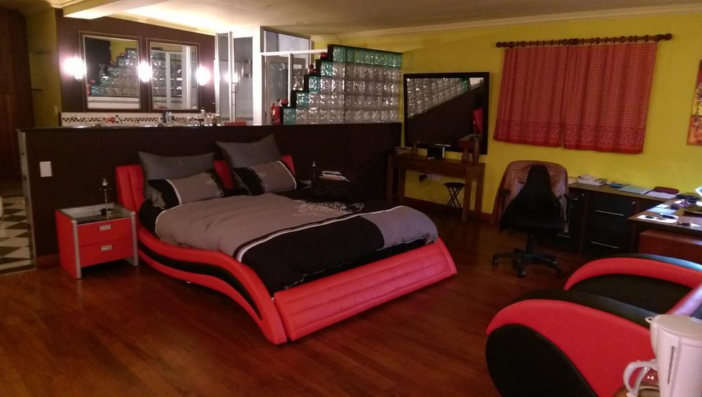 Red Square Home Pretoria-Noord Eksteriør billede